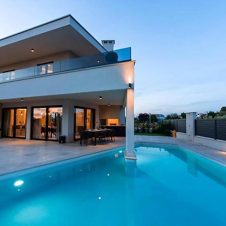 Luxurioese Villa Perla Mit Pool Und Jacuzzi 波雷奇 外观 照片
