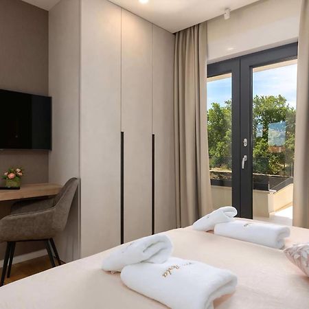 Luxurioese Villa Perla Mit Pool Und Jacuzzi 波雷奇 外观 照片
