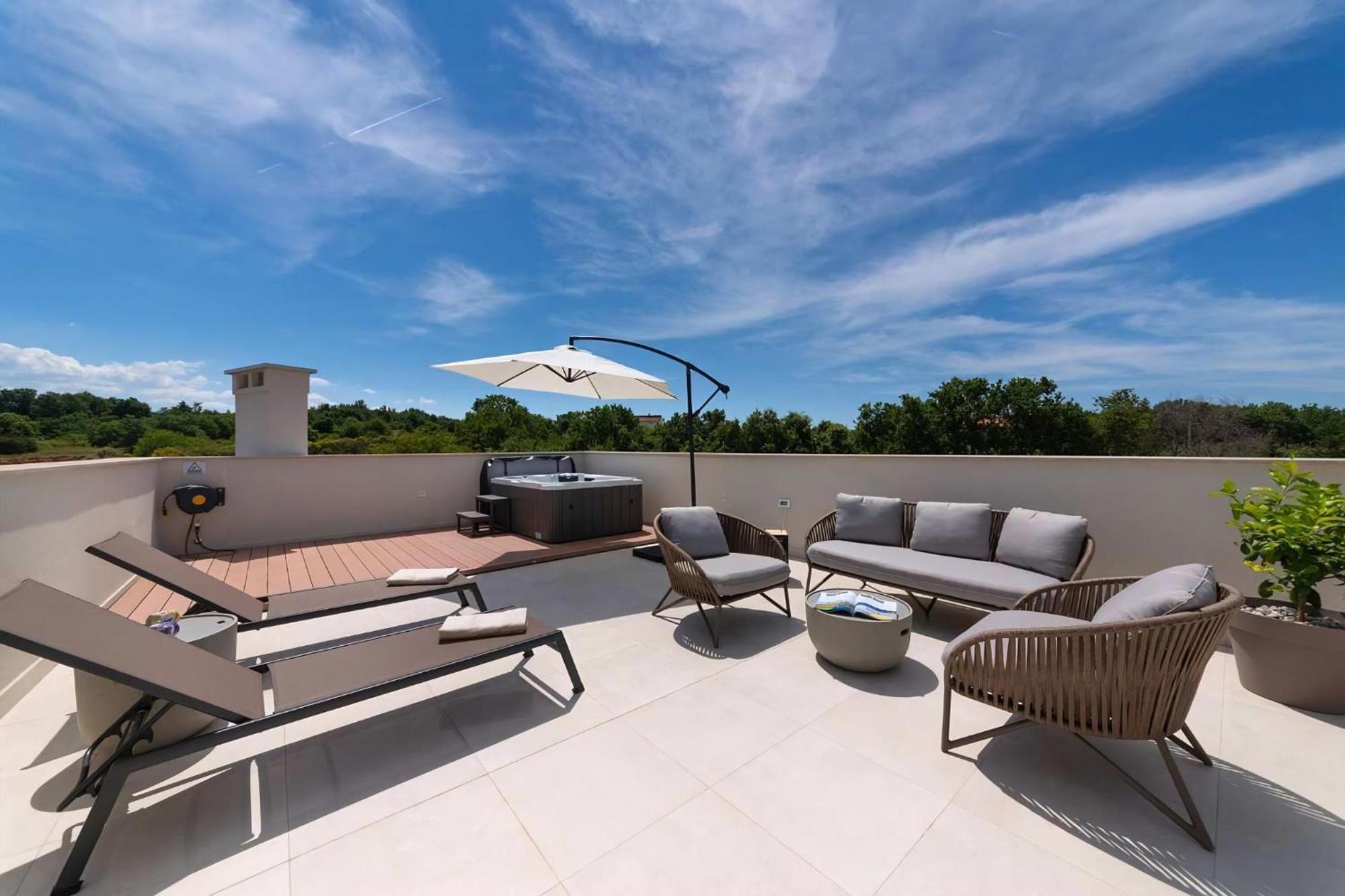 Luxurioese Villa Perla Mit Pool Und Jacuzzi 波雷奇 外观 照片