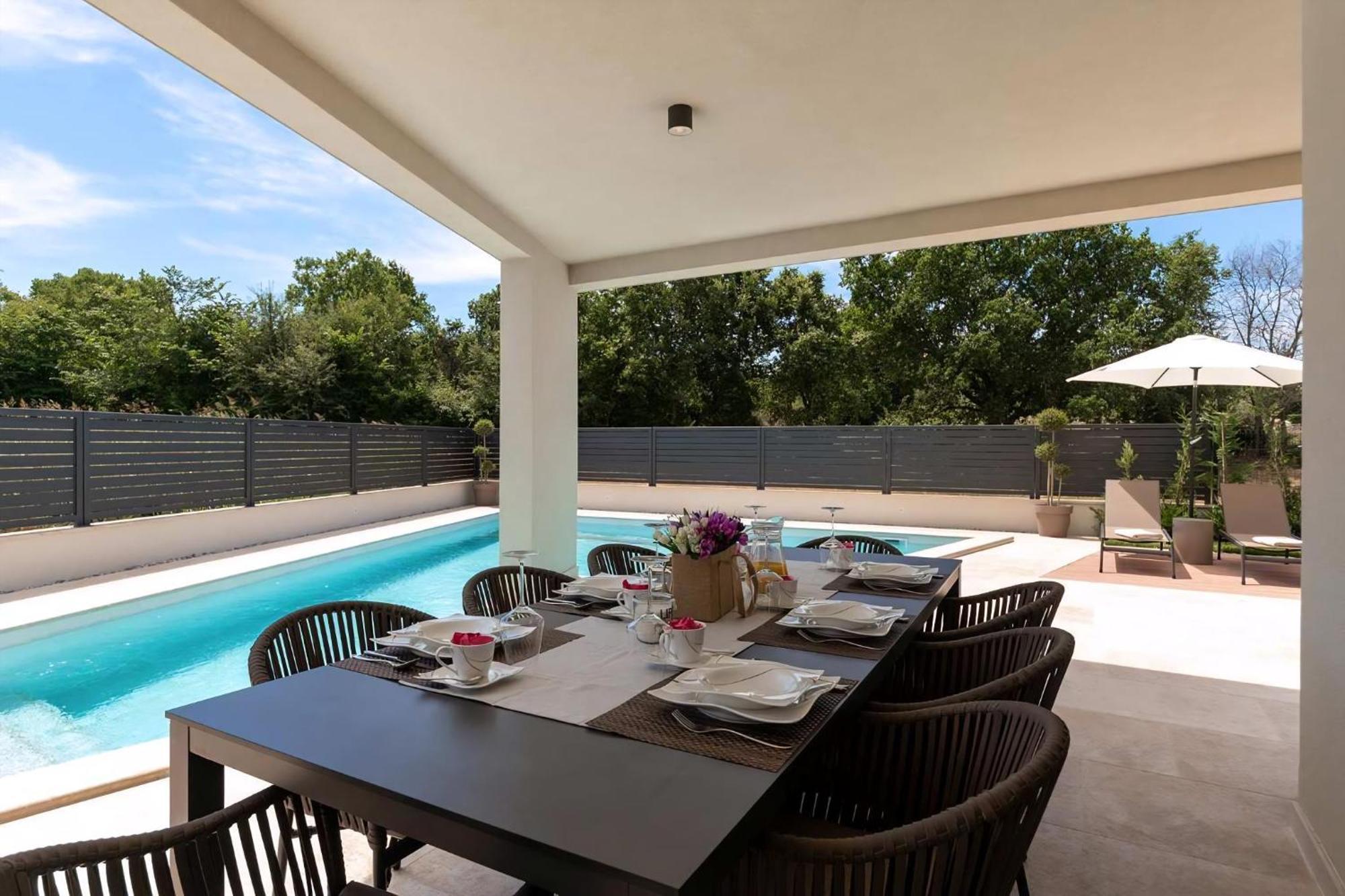 Luxurioese Villa Perla Mit Pool Und Jacuzzi 波雷奇 外观 照片