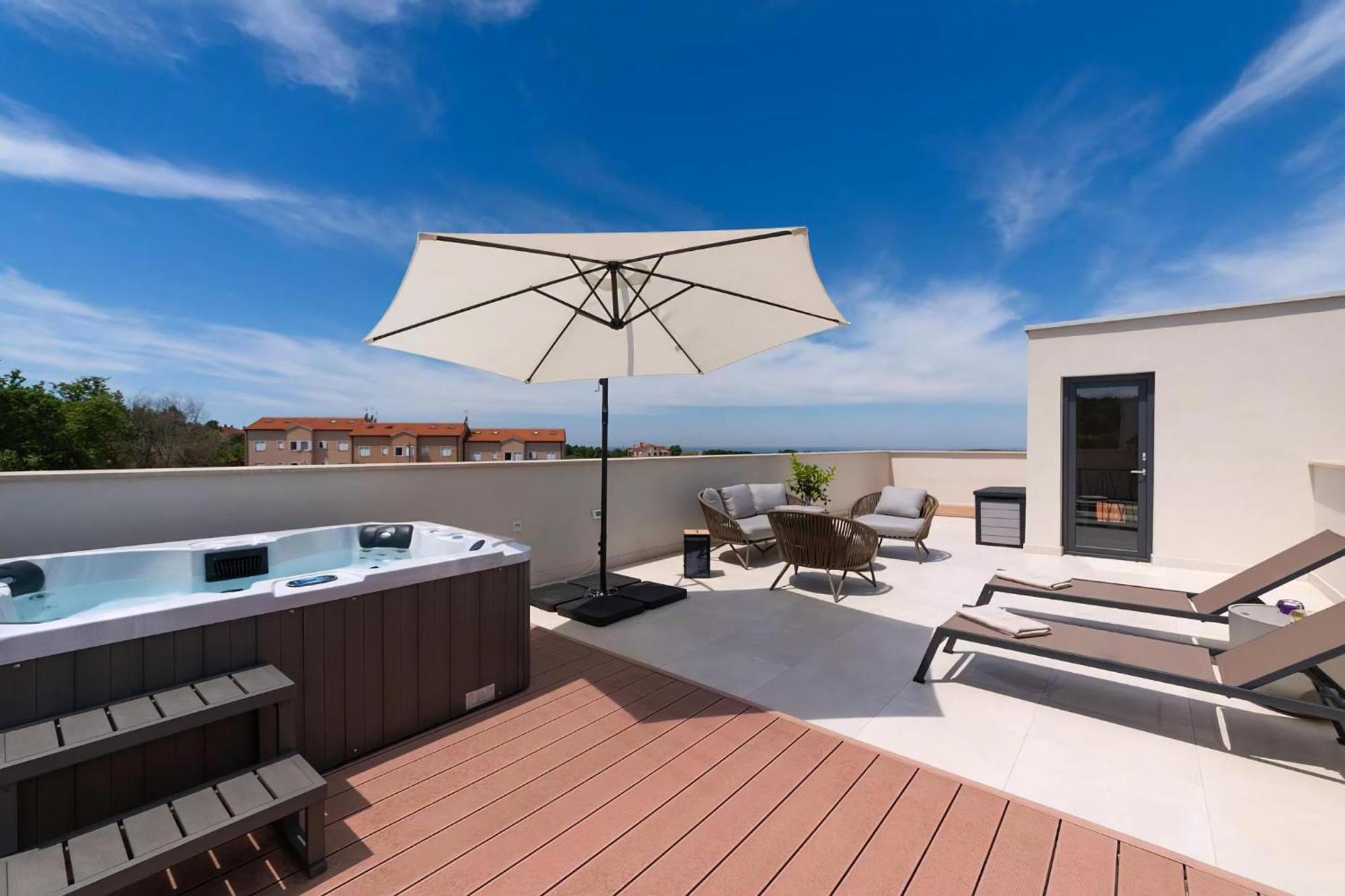 Luxurioese Villa Perla Mit Pool Und Jacuzzi 波雷奇 外观 照片