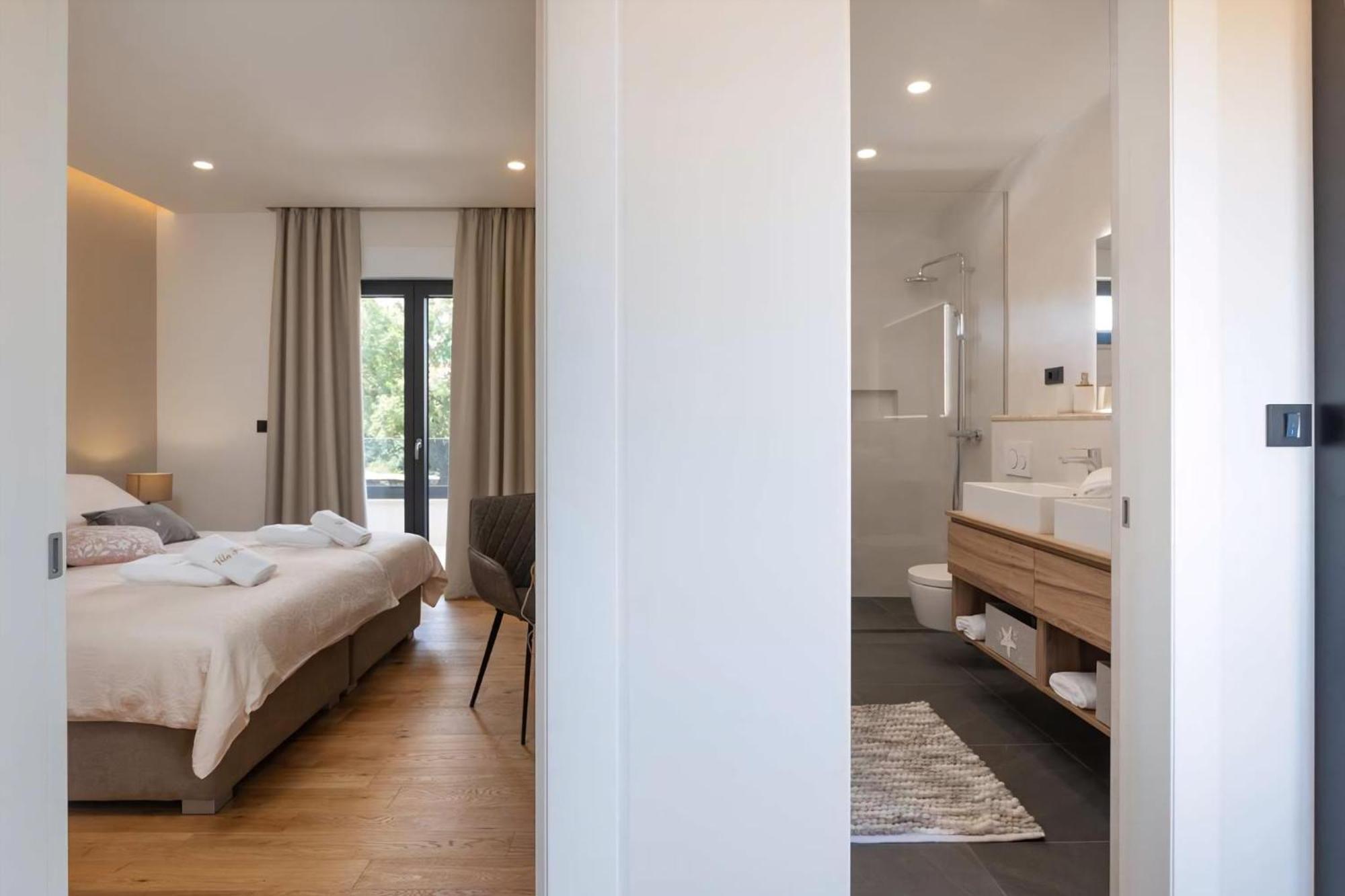 Luxurioese Villa Perla Mit Pool Und Jacuzzi 波雷奇 外观 照片