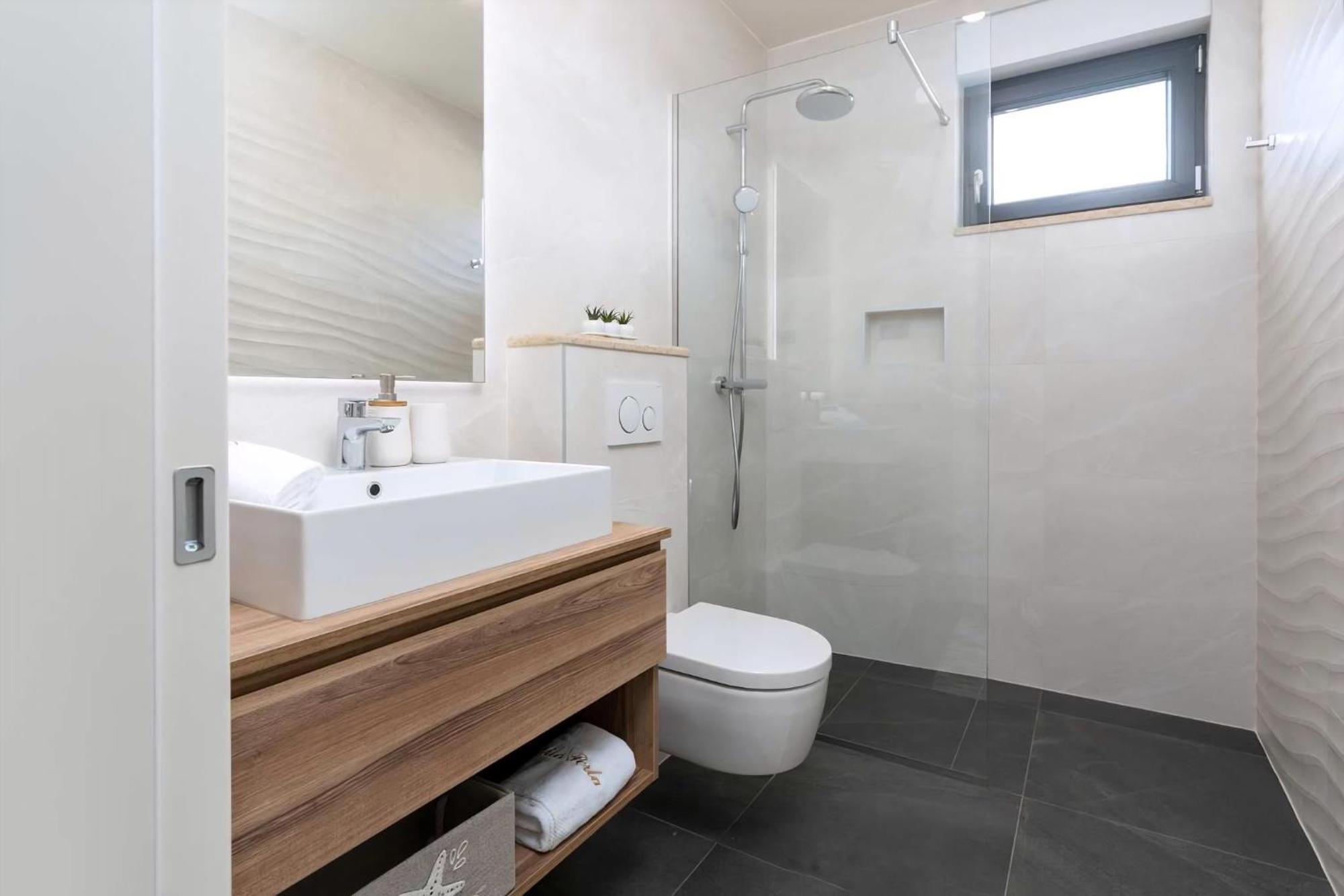 Luxurioese Villa Perla Mit Pool Und Jacuzzi 波雷奇 外观 照片