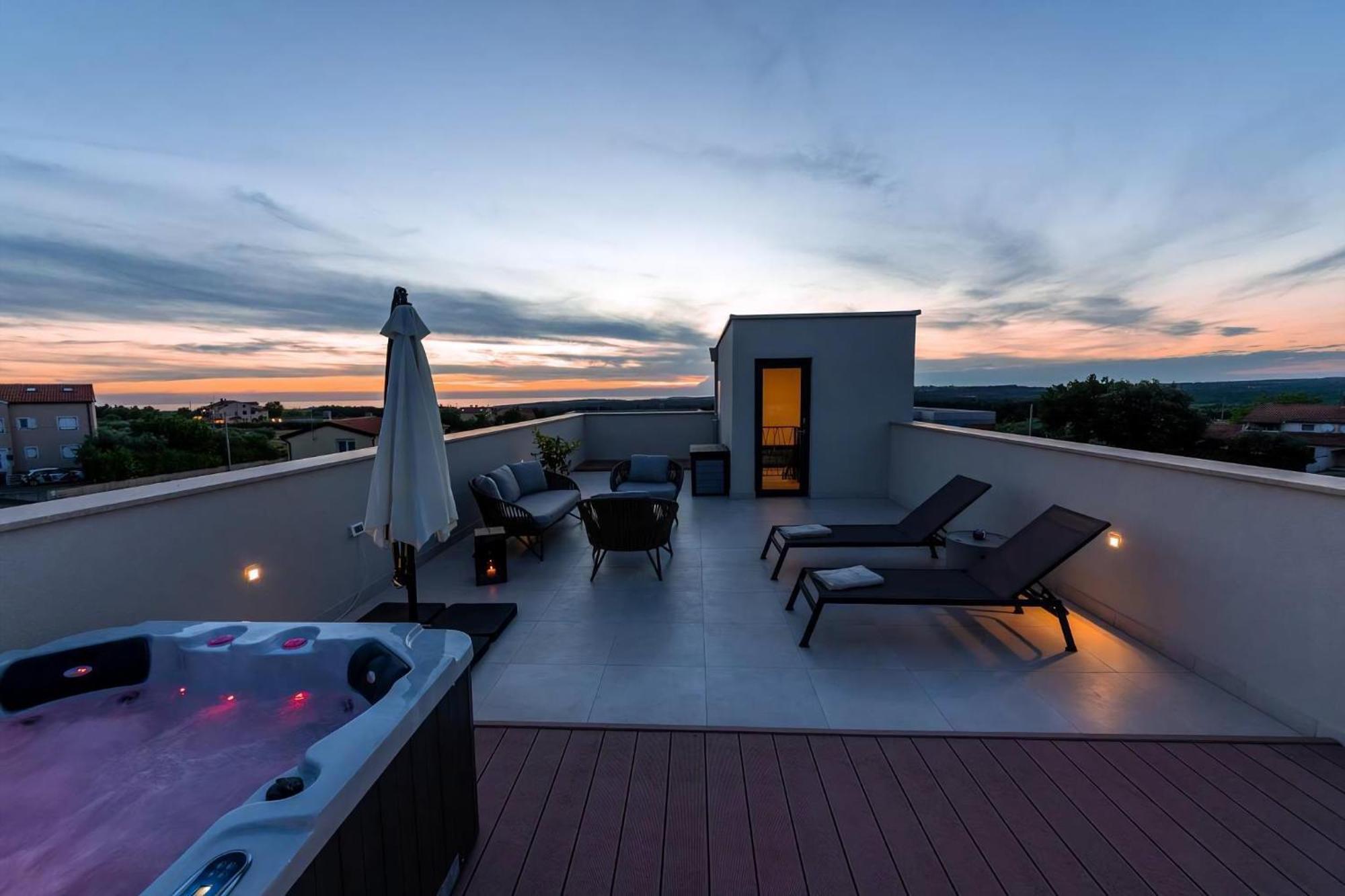 Luxurioese Villa Perla Mit Pool Und Jacuzzi 波雷奇 外观 照片